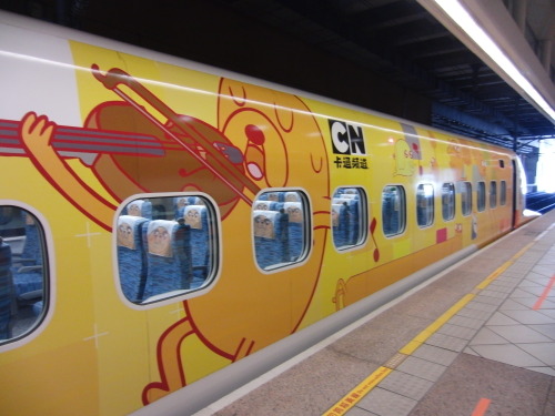 nancyhsu1990:  Taiwan High Speed Rail turned the latest train into the world’s first Cartoon Network theme train.  Had a great time riding it, though somehow it seems that parents are more excited then the kids… 