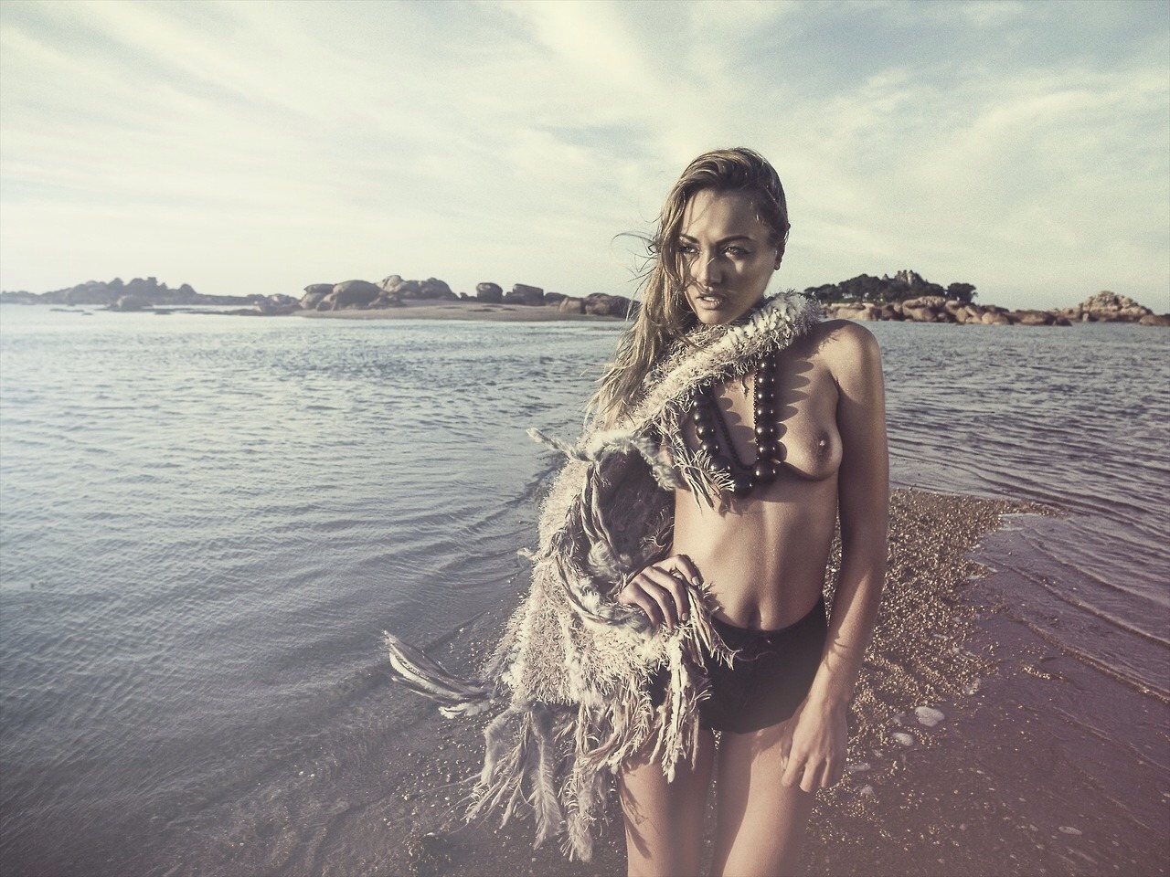 celebstarnude:  Laura Tanguy
