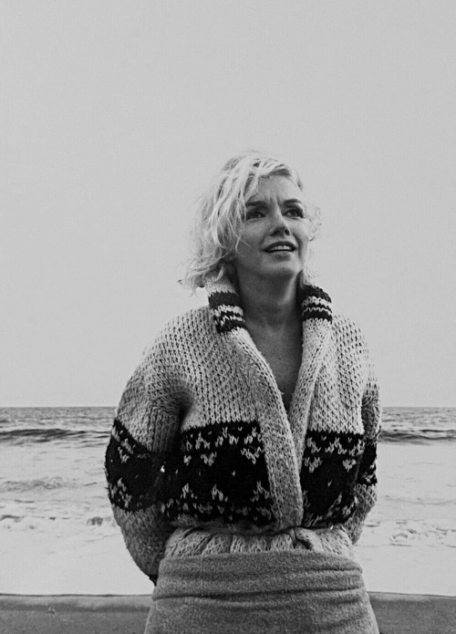 infinitemarilynmonroe:  Marilyn Monroe photographed by George Barris, 1962.