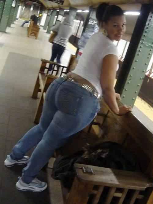 thycklikechocolate:  In those Jeans…….