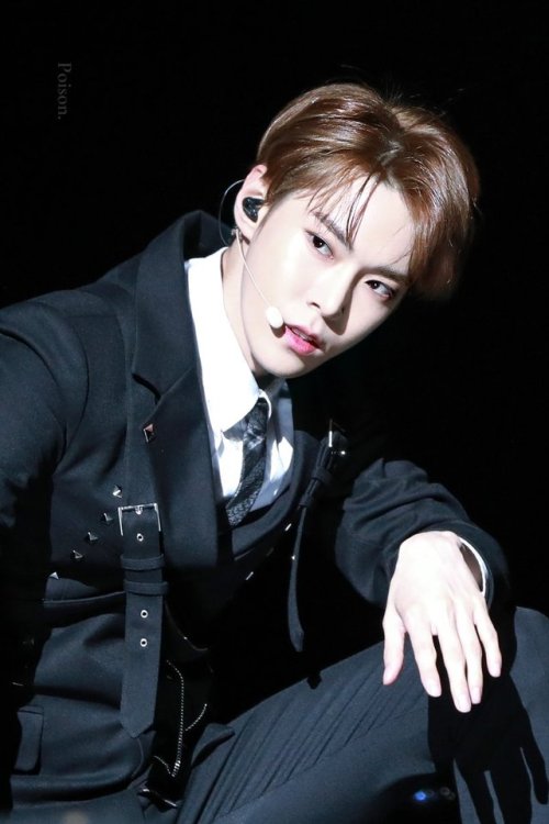 yellow-sprout: 181116 DOYOUNG© SHOT_A_LOVE : BorntoDO21 : Poison_dy