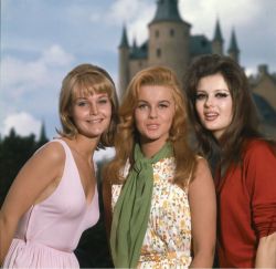 geogalma:   Carol Lynley, Ann-Margret, Pamela Tiffin                   