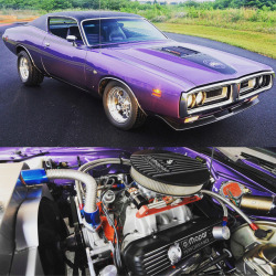 u-musclecars:  1971 Dodge Charger Super Bee Facts⬇️⬇️⬇️⬇️⬇️⬇️⬇️⬇️ Engine: Mike Mastin Engineering-built 440 bored and stroked to 496 cubic inches, wearing Edelbrock heads and intake, a Holley four-barrel, Mopar Performance