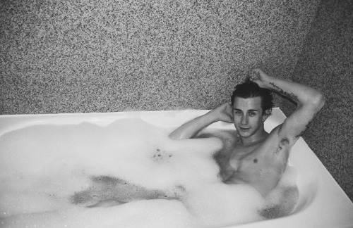 americasfinestkids:  ~ Motel Series ~ Here’s another photo-set from Dylan’s weekend with me here in San Diego, California 2010