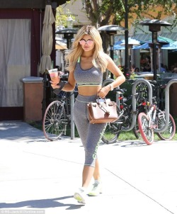 keeping-up-with-the-jenners:  September 7, 2015- kylie out in LA 