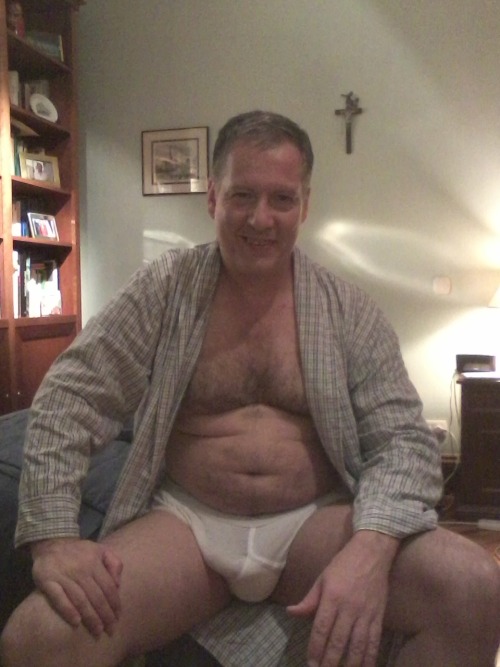 y-fronts:  randomy-fronts:  mrjimparker99:  he sat there unaware that I was going nuts over his bulge in his briefs    Possibly.      (via TumbleOn)
