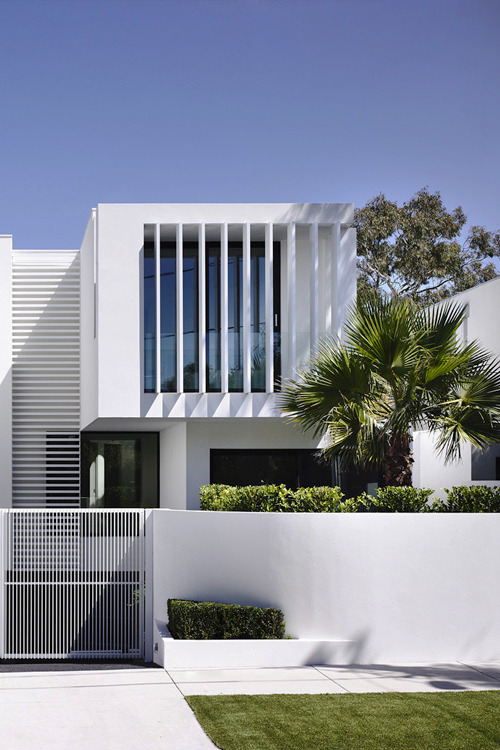 tc-a:  All-White Brighton Townhouse | Source