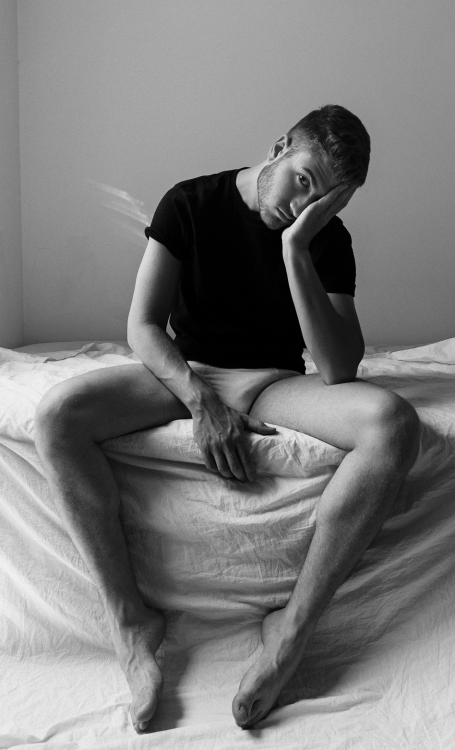 minhamemoriasuja:“White Bed”  photographed by Rafa Casares  