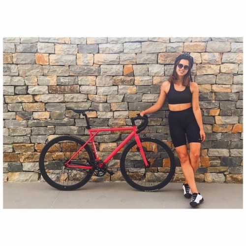 fixiegirls: Repost from @nastya.shmastya Это лето пролетает со скоростью света ‍♀️#fixiegirls #spain