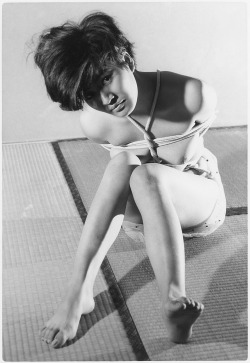 pogosticks:  Sasaki Mayumi (々木真弓) in Kitan Club April 1968 via mrbunjousyashin 