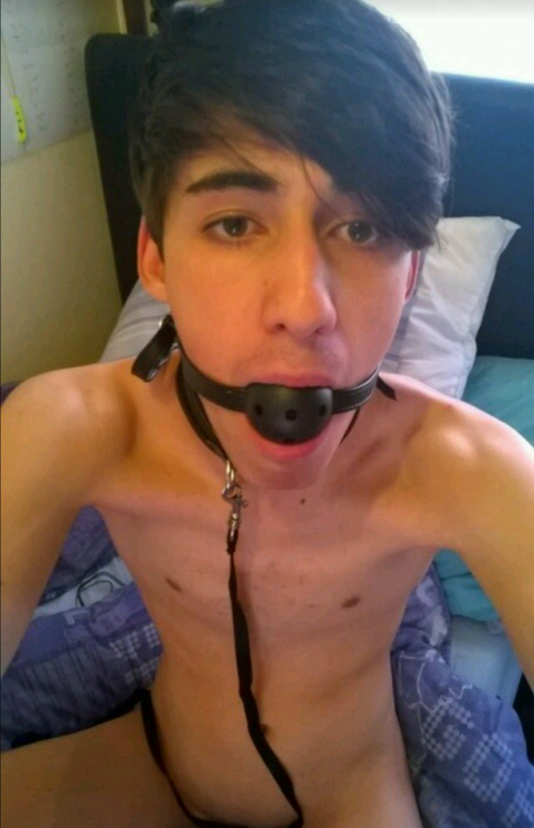 gay-twink-bottom-returns:Photo from the old blog. Re-use, recycle.