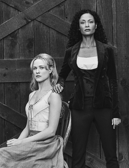 ladiesofscifi:Evan Rachel Wood and Thandie Newton as Dolores Abernathy and Maeve Millay in Westworld