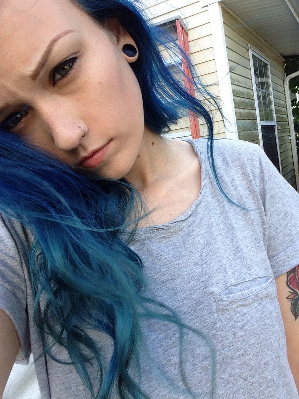 whofvckncares:  wwhatevur:  ft the wind ruining my life  god bless ur face