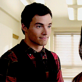 ezriasource: Ezria rewatch ▸ 1x22“I just gave my resignation. Hollis offered me the job.&rdquo