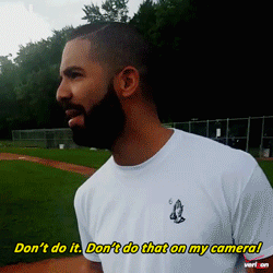 click-clack-bow:  zooviette:  #chargedup  I love Drake. 😂 