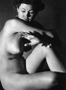 theblackcatzon:  les-sources-du-nil: Ralph Bartholomew Jr (1907-1985) Nude, 1938 