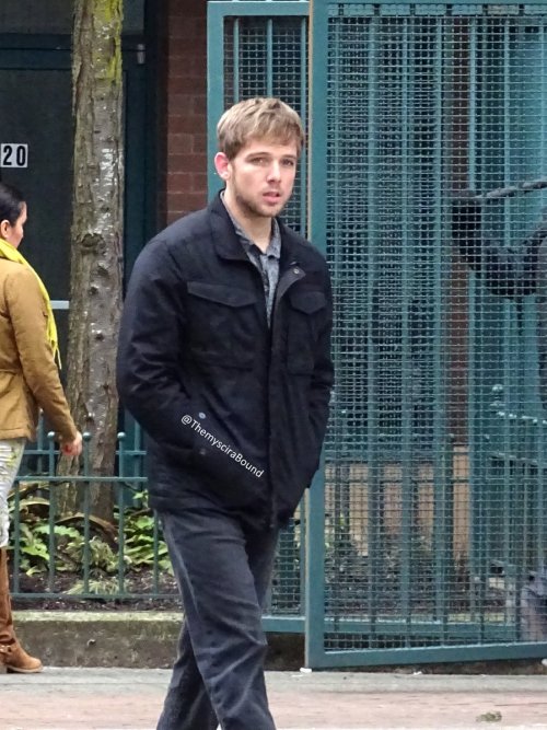 fyeahmaxthieriot:Max Thieriot filming Bates Motel in Vancouver.