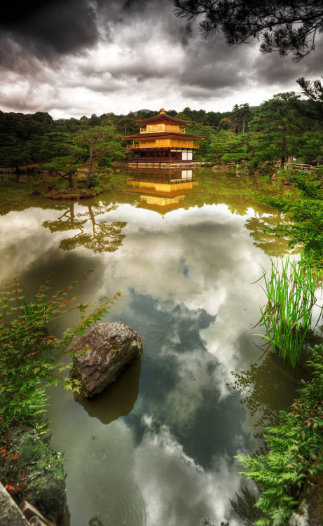 Kinkakuji Temple, Japan.  via Geolio of Devianart