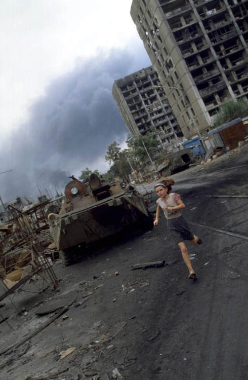 hogpig:  Chechnya Wars, May 1995.  Eric Bouvet 