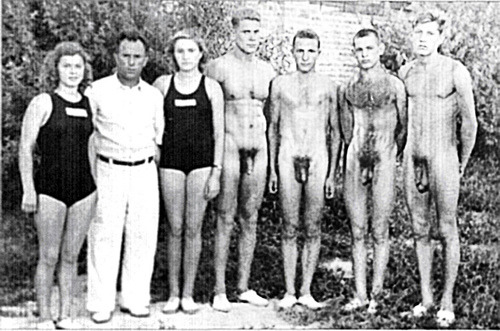 vintagemusclemen:Nude high school competitive swimming took place in parts of the USA until the 1960