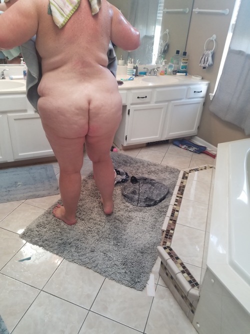 Submit Your Mombutt Pix Here. Will Post Them. 21+