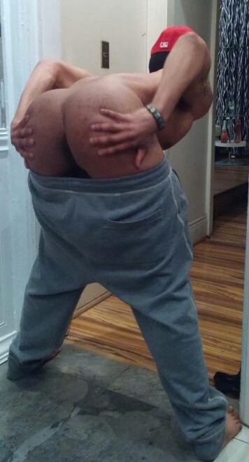 iloveazz89:  iloveazz89.tumblr.com   To submit ass pics send them to KIK : topjerzee