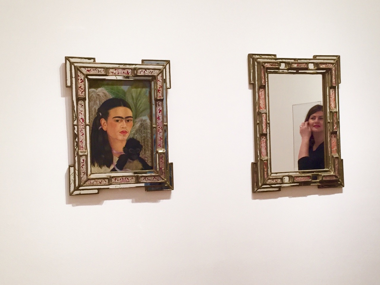 toujours-jamais:  Caught a beautiful lady becoming friends with Frida 2015