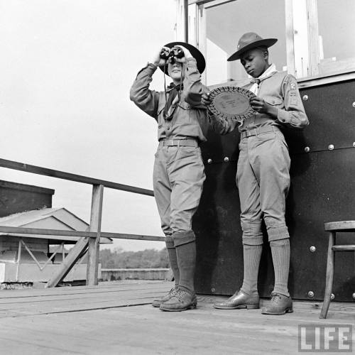 Boy scouts keeping a sharp lookout for enemy aircraft(Marie Hansen. 1942)