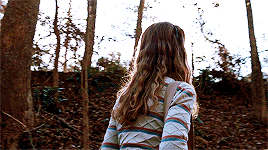 lizzie-mcguire:She’s not just another suburban girl who thinks she’s rebelling by doing exactly what