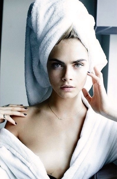 caraeleanor:  cara and eleanor blog