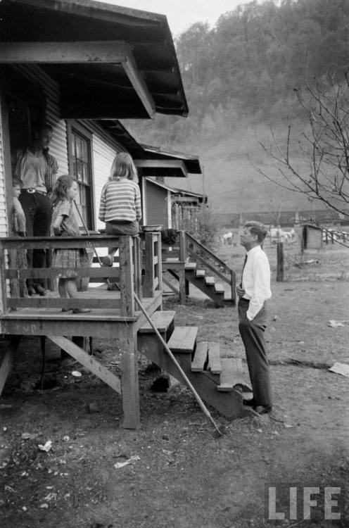 John F. Kennedy in West Virginia(Hank Walker. 1960?)