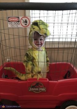 mossyoakmaster:  sixpenceee:  Adorable baby dressed as a T-Rex via costume-works.  I’ll be posting a lot of Halloween content: sixpenceee.com/tagged/halloween  Haha awww