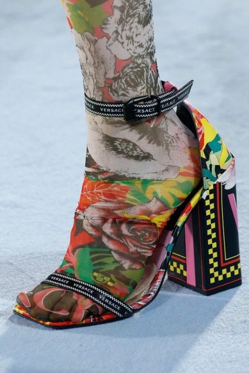 unique-diamond:Mixed prints on mules and hosiery at Versace SS 2019 - Milan Fashion Week .