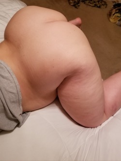 thick-wife89:  Just waiting to get a big load