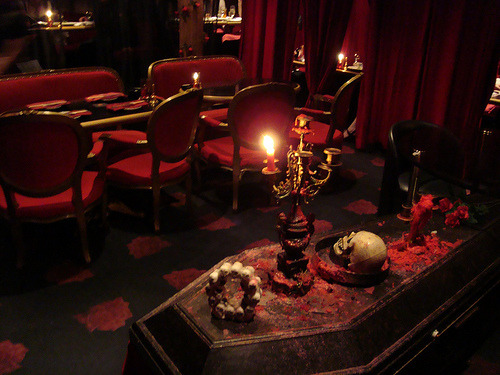yuriitazura:  Vampire Cafe - Tokyo 