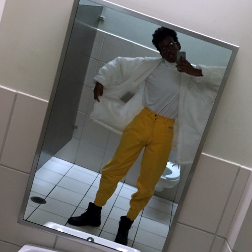 jibriljoestar:boy-code:  janemba:I’m an egg today 🍳🐣  easter look tbh  my favorite