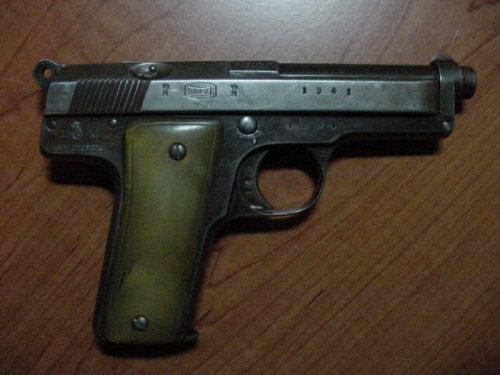 Another strange Chinese pistol,During the World War II and Pre World War II era China needed weapons