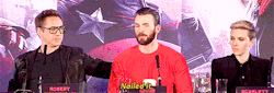 sherloques:  Chris Evans  n a i l i n g  i t  in London. (x)  His confidence during this press tour has grown immensely. I love it. Either that or he&rsquo;s been knocking them back before the interviews!