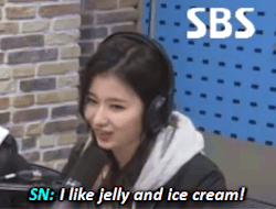 abitofeverythingstrange:  ice cream buddies~ 🍦🍦 