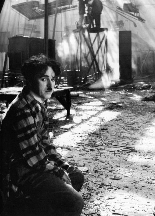 historicaltimes: Charlie Chaplin distraught after a studio fire during the production