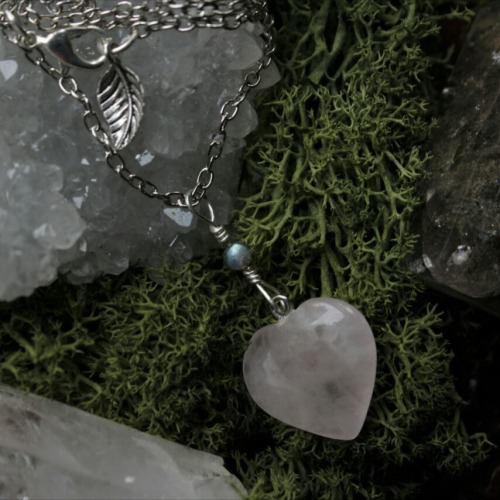 90377:This cute rose quartz necklace and the beautiful matching earrings with labradorite beads are 