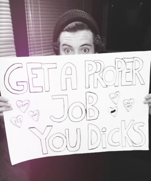 styzles-deactivated20151205:  harrystyles: Possibly the best sign at a show ever.  