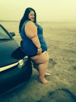 ssbbw16:  Share this picture if you think she is attractive, like it if you think she is not attractive!