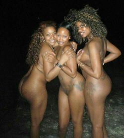 theverykenyans:  Nude and proud