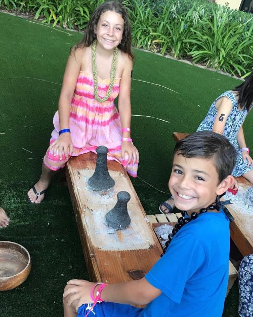 Before the luau at @disneyaulani starts they have hands on activities like this paʻi ai taro poundin