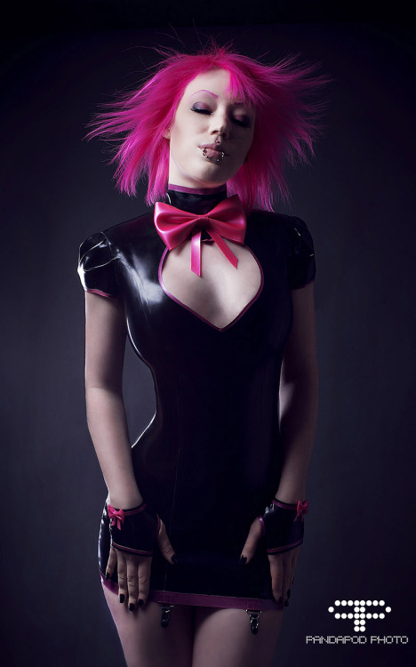 ilovegothgirls:  Introducing TC   http://asteroidal-dust.tumblr.com/ 