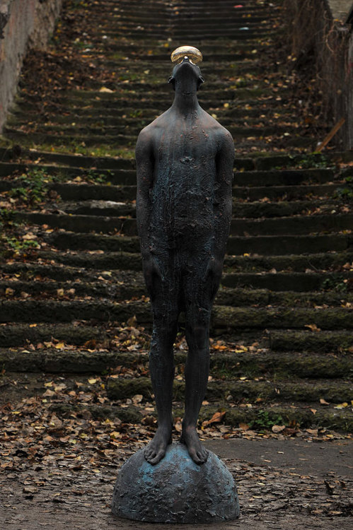 Porn Pics sixpenceee:   Sculpture Of Giant Raindrop