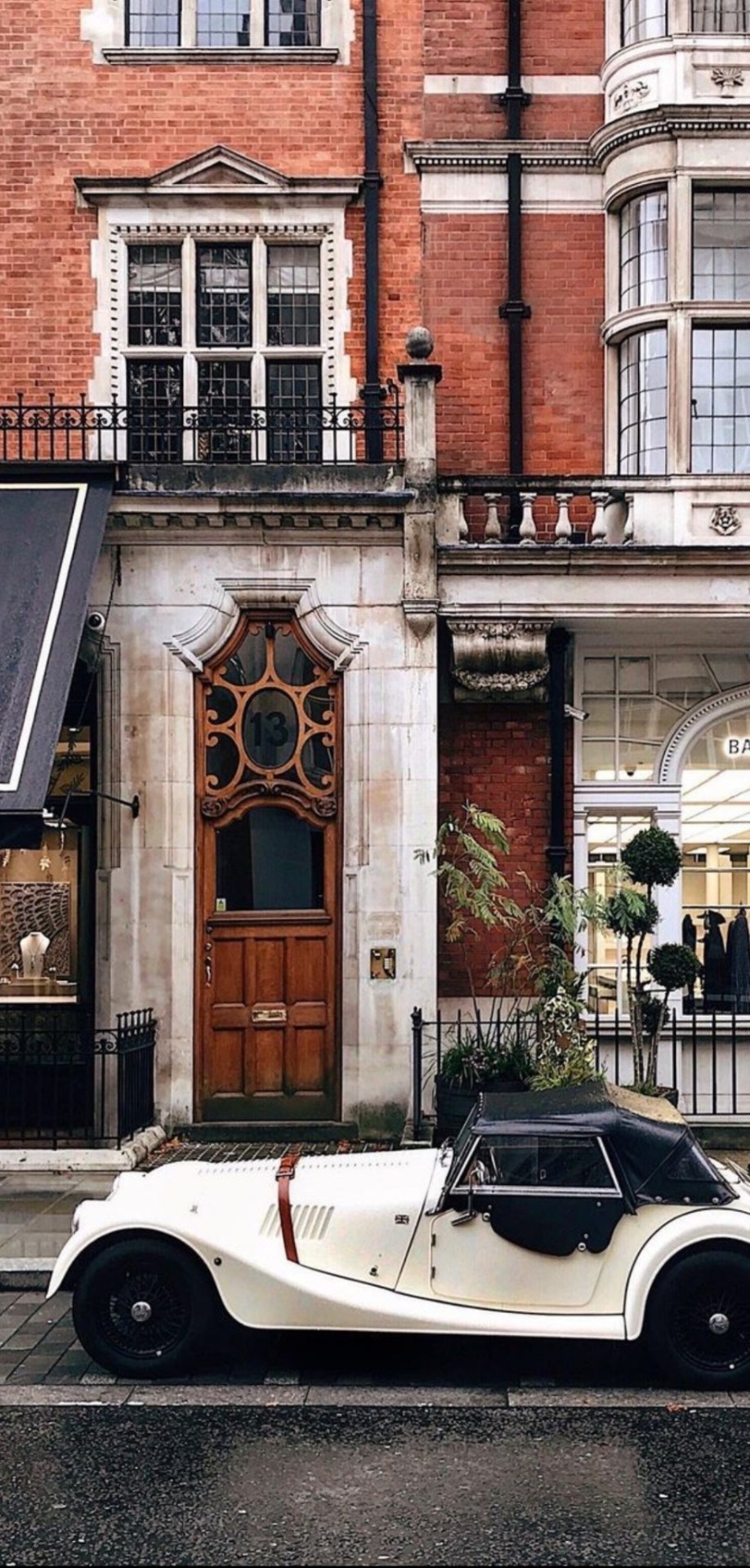 The Stark, Spare Lines Of London Drawn In Winter (@thatgirlfleur IG)