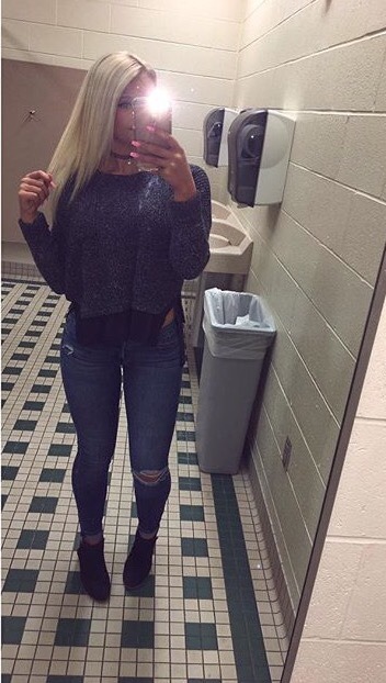 prettyyyprincresss:  I never wear jeans but I like how I look in them today 💝