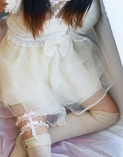 pastel-cutie:  littlepinkkittenlingerie:  A few of my old photos. TheLittlePinkKitten Lingerie Accessories  Oh my goodnesss… *_* ♥ 